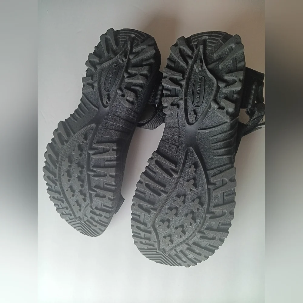 Black Sandals with Sleek Design and Comfort